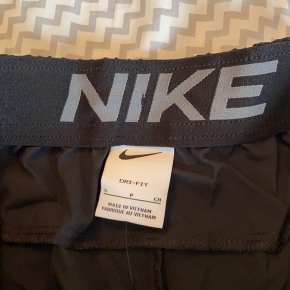 NWT Nike Woven Training Shorts Men Size Small - Picture 9 of 13